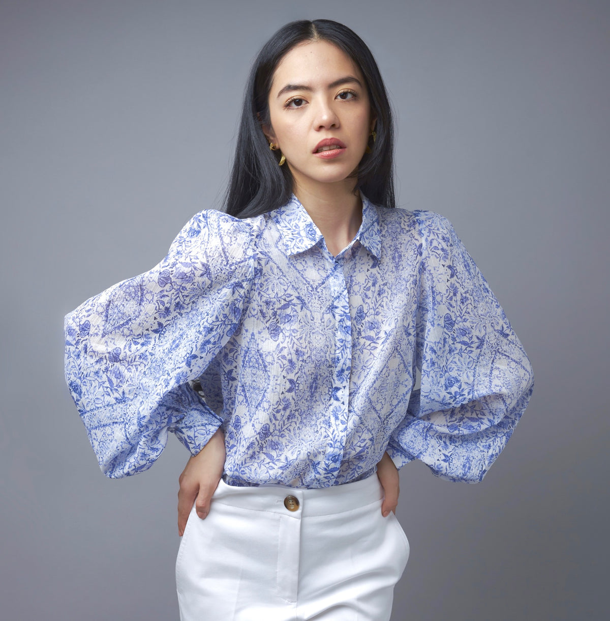 Effotlessly Classic Blue Floral Button-Up Blouse