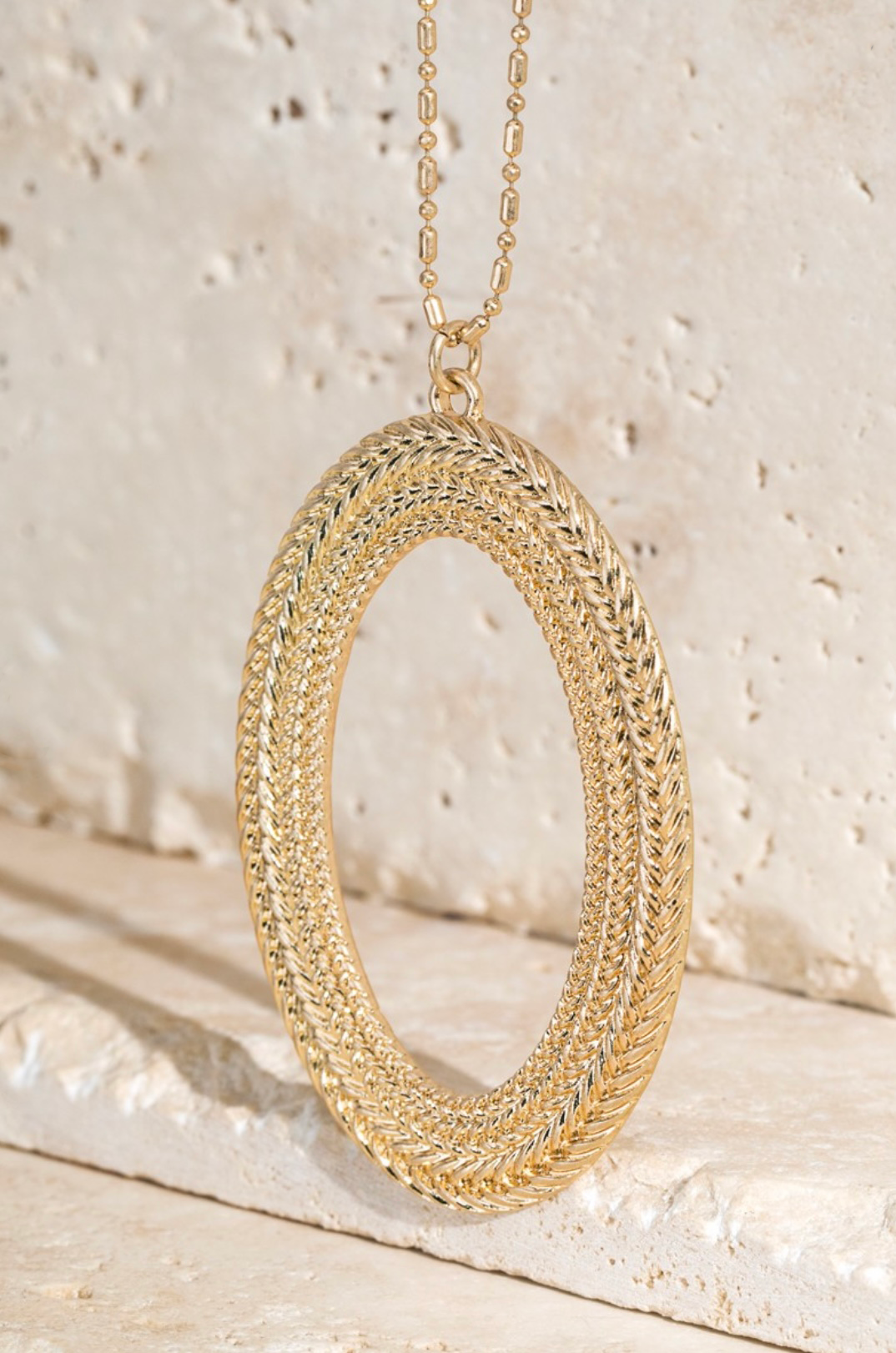 CONTEMPORARY OPEN OVAL NECKLACE