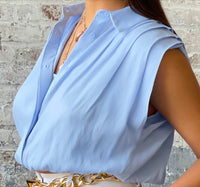 SLEEVELESS STRONG SHOULDER BUTTON-UP BLOUSE
