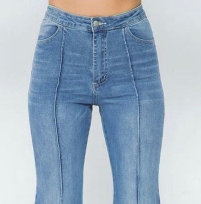 CHIC HIGH-RISE JEANS