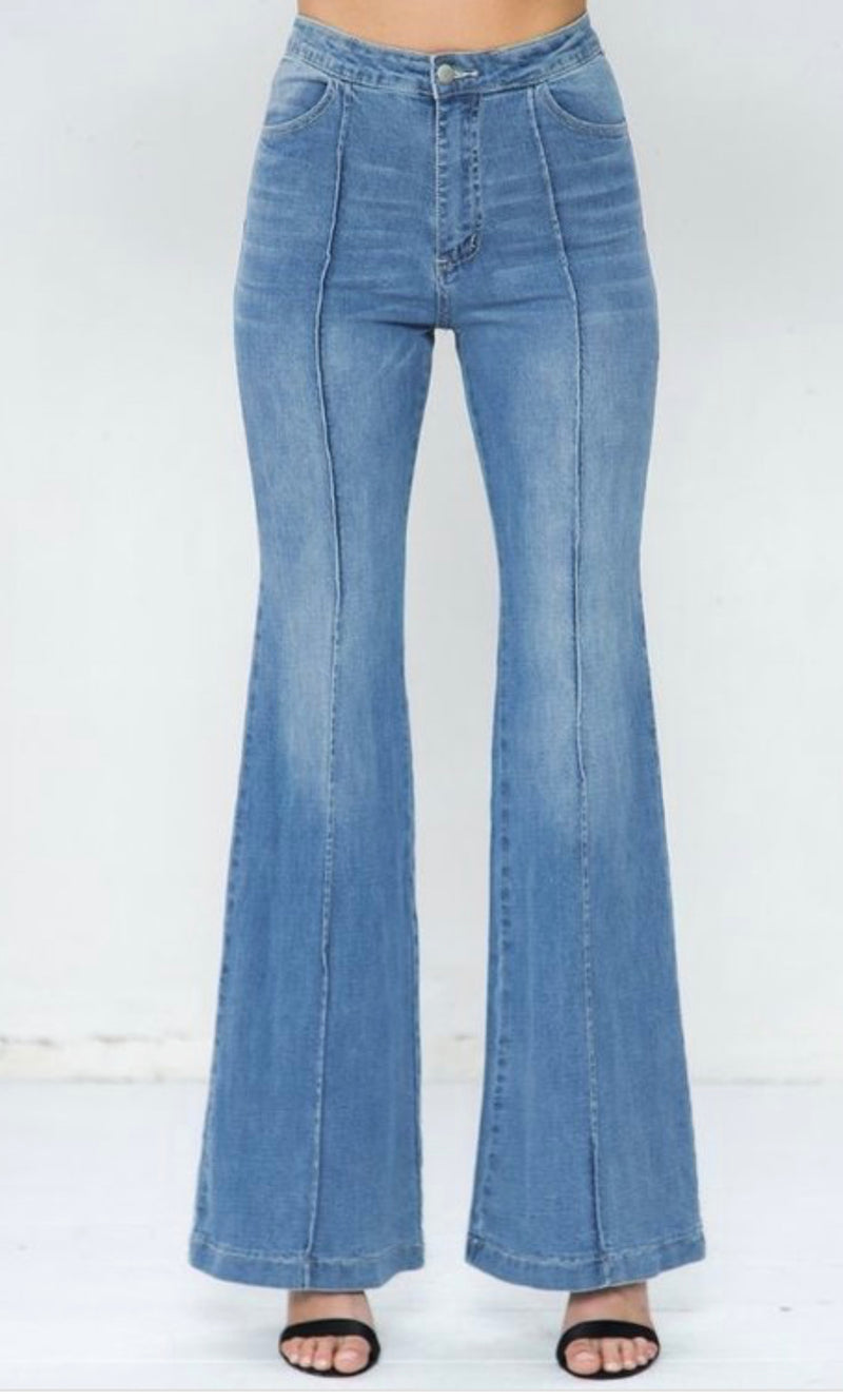 CHIC HIGH-RISE JEANS